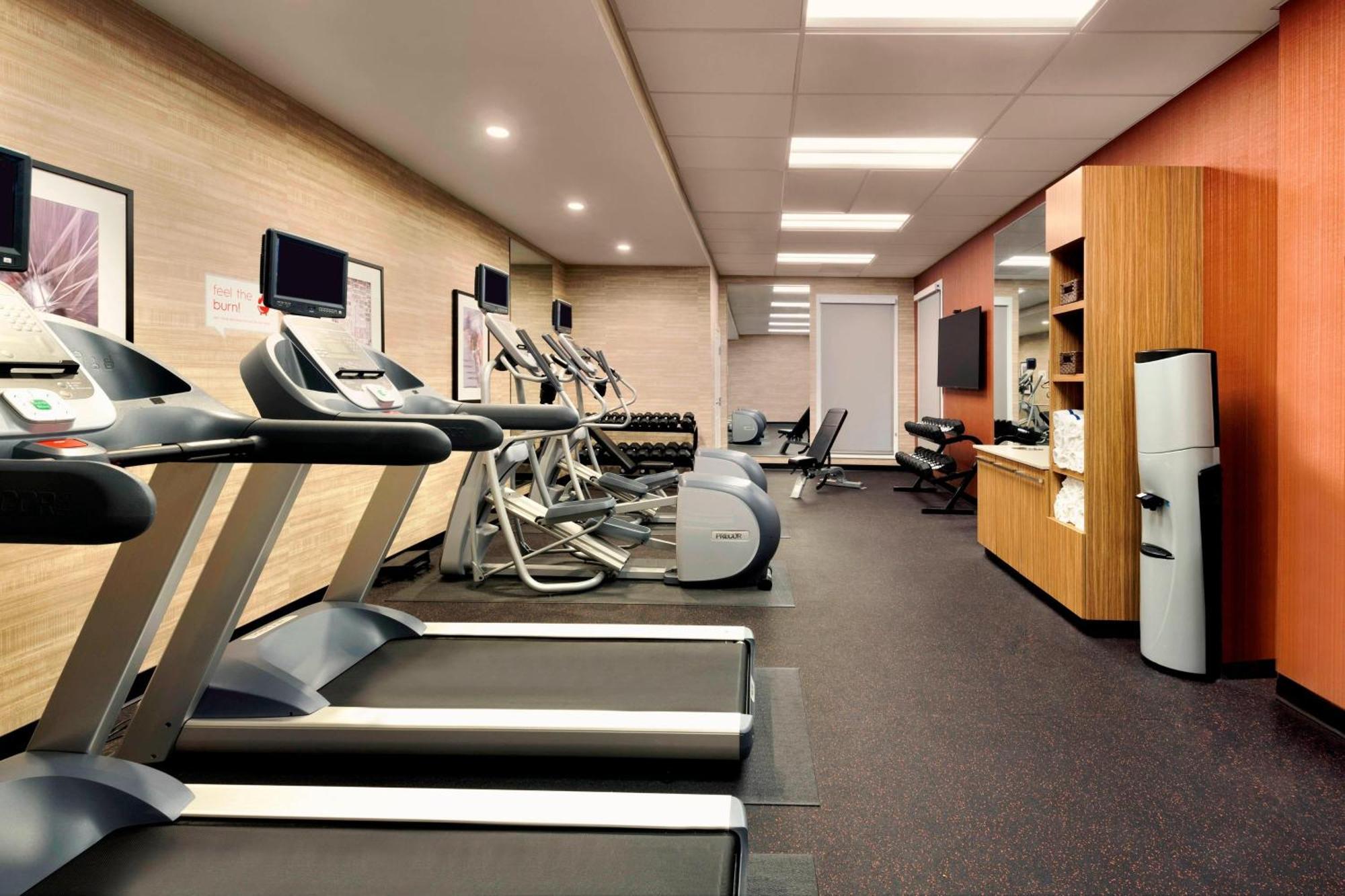 Towneplace Suites By Marriott Pittsburgh Airport/Robinson Township Eksteriør billede