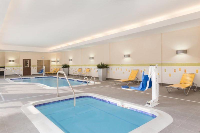 Towneplace Suites By Marriott Pittsburgh Airport/Robinson Township Eksteriør billede